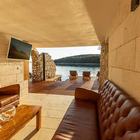 Otus Villa