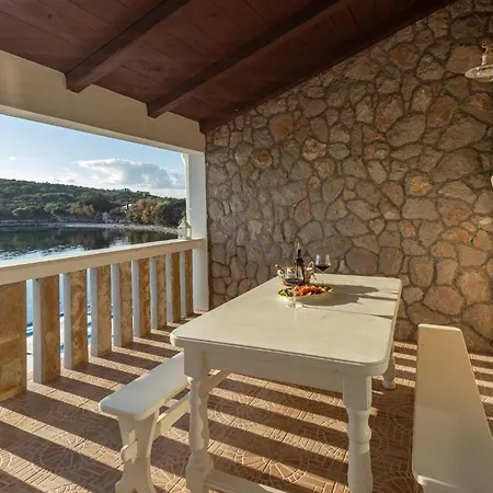 Otus Villa