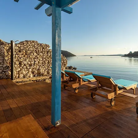 Otus Villa