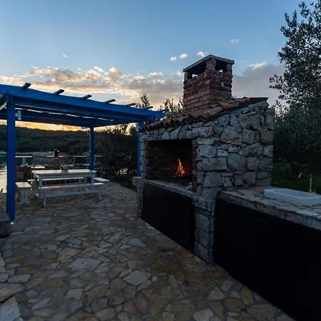 Otus Villa Kraj